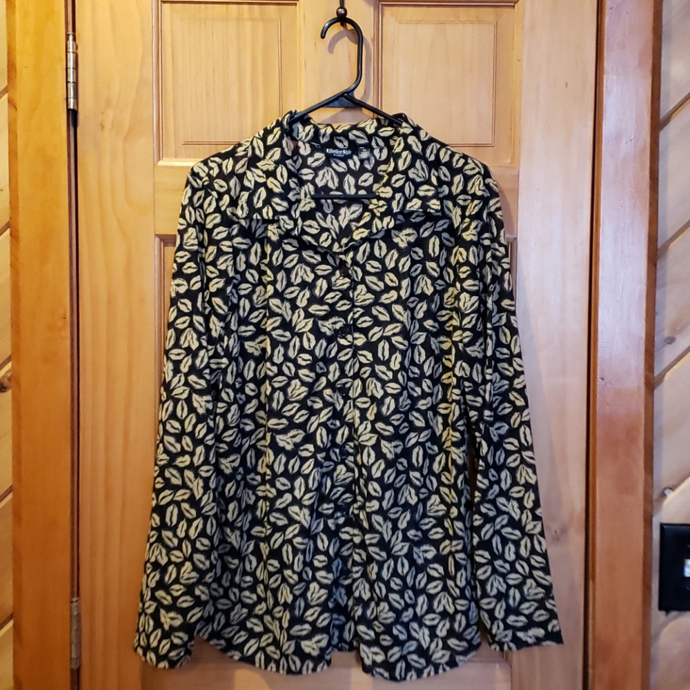 Tan and navy Lip patteren button down shirt NWOT